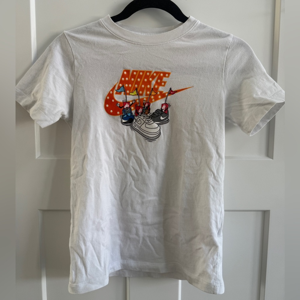 Nike White Boys Bumper Cars TShirt Size Medium B10